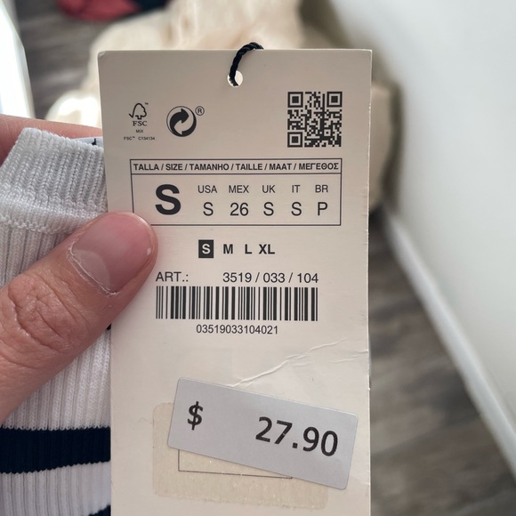 Striped black and white crop top. - Picture 3 of 3